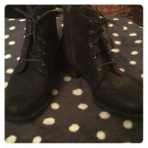 Born weathered brown boots size 8
